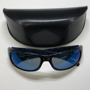 arnette hold up sunglasses